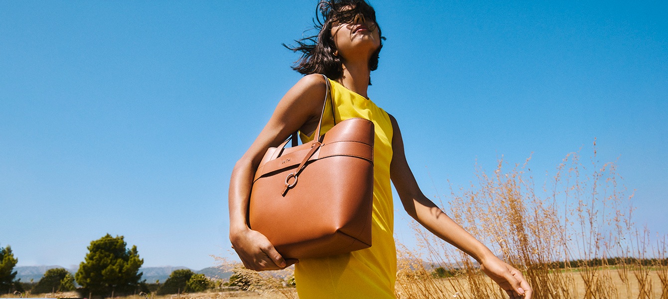 IRTH Women's Oh So Tan Shoulder Bag : Amazon.in: Fashion
